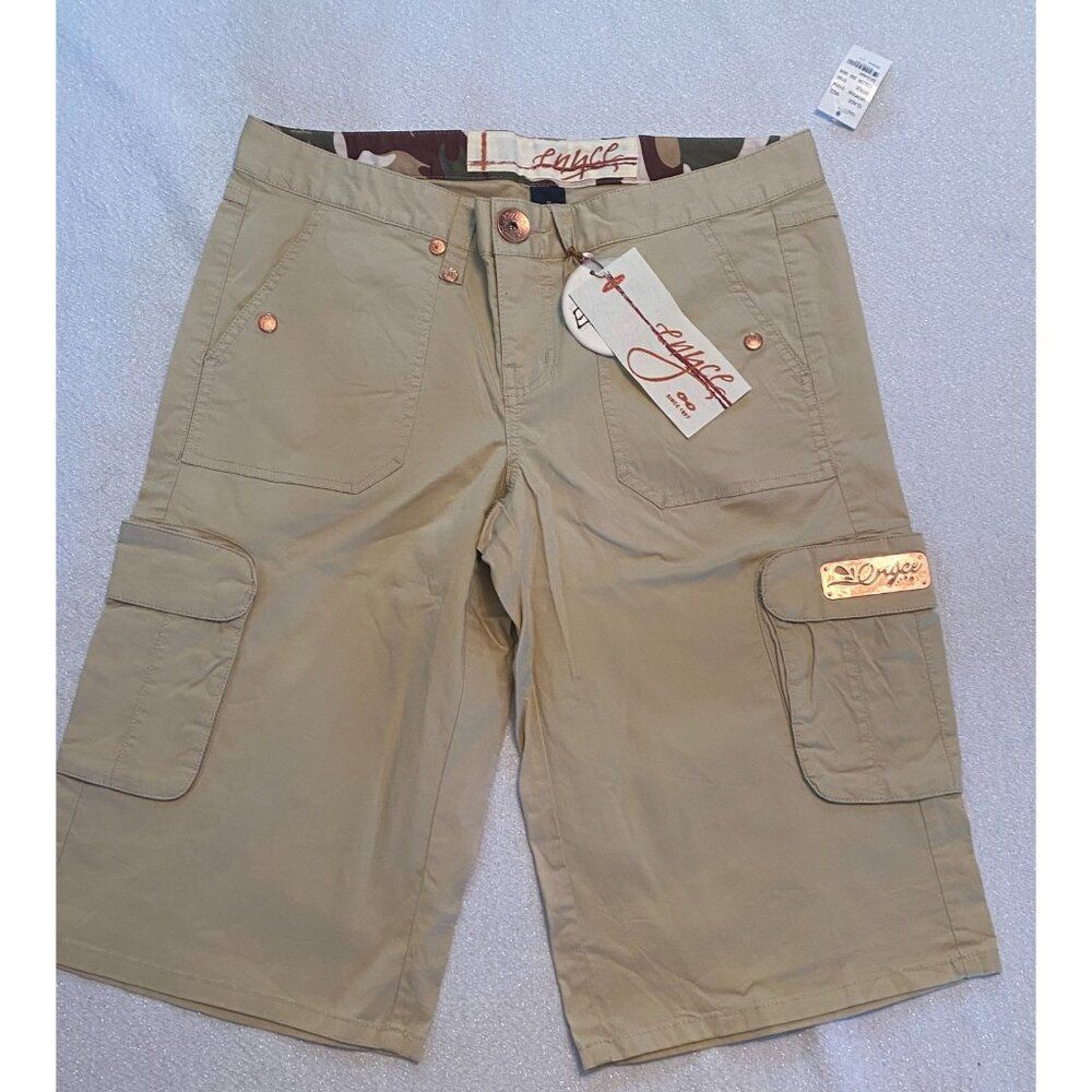 NWT Enyce shorts juniors cargo shorts. Size 11. New with tags.